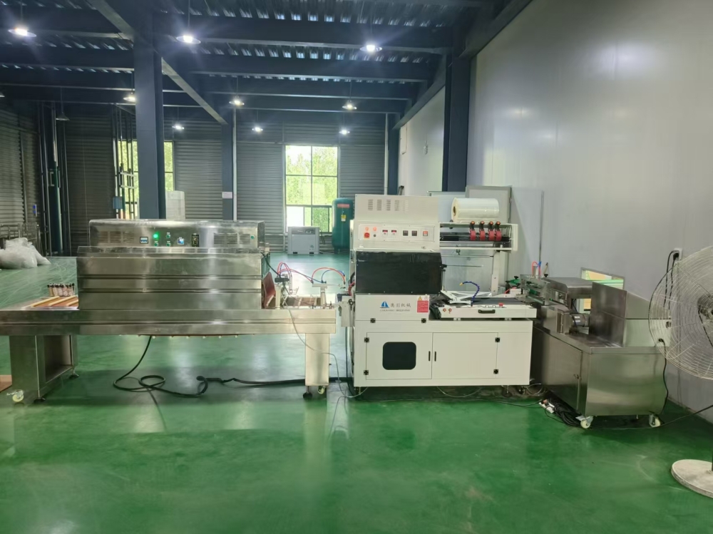 全自动调味粉玻璃瓶整列套膜收缩包装机工作原理